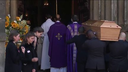 Mort de Bernard Tapie : un premier hommage lui a été rendu à Paris avec une foule de personnalités