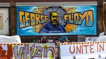 Une fresque à l'effigie de George Floyd, le 3 juin 2021 à Minneapolis. (KEREM YUCEL / AFP)