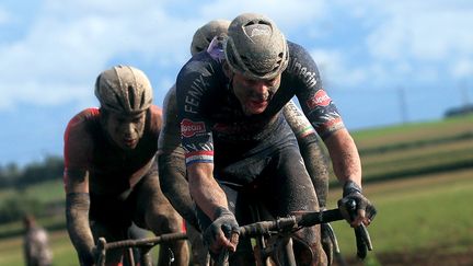 Mathieu Van Der Poel (Alpecin-Fenix) mène le groupe pour la gagne sur Paris-Roubaix 2021, le 3 octobre 2021 (CHRISTOPHE PETIT TESSON / EPA via MaxPPP)