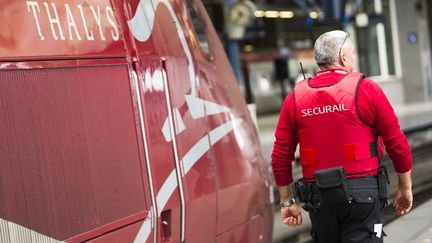 Alors que la SNCF disposait précédemment d'agents qui pouvaient faire usage de leur arme seulement en uniforme, ces agents seront en civil. "Le principe, c'est qu'on ne le voit pas", a indiqué Guillaume Pepy. (LAURIE DIEFFEMBACQ / BELGA MAG / AFP)