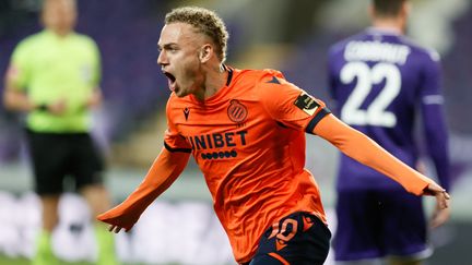 Le joueur du FC Bruges&nbsp;Noa Lang célèbre&nbsp;son but lors du match de championnat de Belgique de football&nbsp;face au&nbsp;RSC Anderlecht le 20 mai 2021, à Anderlecht. (BRUNO FAHY / BELGA)