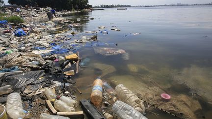 Selon le député des Bouches-du-Rhône François Michel Lambert, "la Méditerranée est en train de mourir sous le plastique" (photo d'illustration). (MAXPPP)