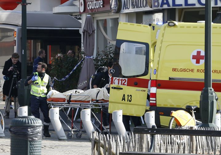 Une fusillade a éclaté dans un quartier de Bruxelles, le 15 mars 2016, lors d'une perquisition menée par la police belge dans le cadre de l'enquête sur les attentats de Paris.  (FRANCOIS LENOIR / REUTERS)