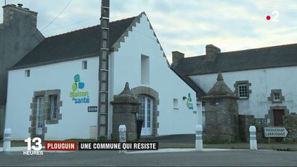 Plouguin (Finistère) ne cesse de voir sa population augmenter grâce à une politique municipale volontariste et visiblement efficace. (FRANCE 2)