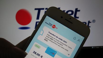 Le plafond des tickets restaurant pourrait augmenter à 25 euros. (MAXPPP)