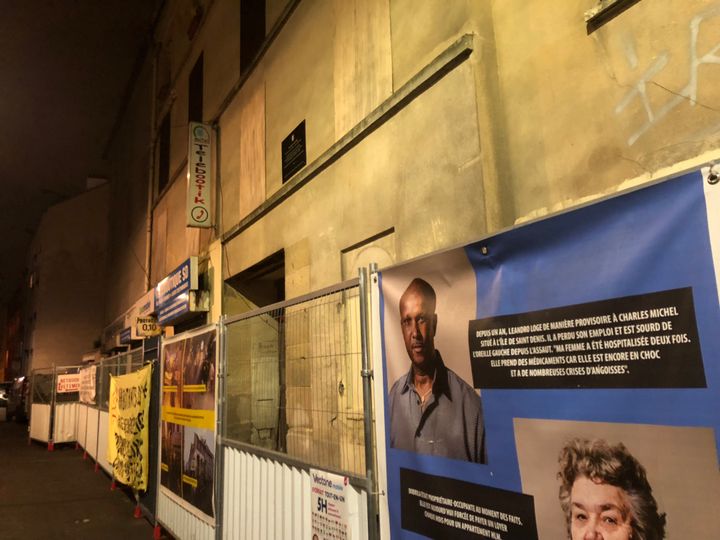 Devant la façade de l'immeuble, le portrait de ses anciens habitants toujours sans logement deux ans après l'assaut du Raid, dont&nbsp;Leandro (en haut), qui a perdu son emploi et est sourd de l'oreille gauche depuis l'assaut. (SEBASTIEN SABIRON / RADIO FRANCE)