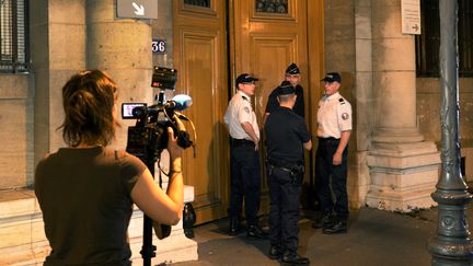 Devant l'entr&eacute;e du 36, quai des Orf&egrave;vres, &agrave; Paris, le 31 juillet 2014. (PIERRE ANDRIEU / AFP)