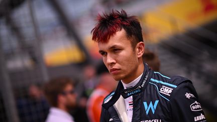 Le pilote Williams Alex Albon avant le départ du Grand Prix de Grande-Bretagne, à Silverstone, le 3 juillet 2022 (CHRISTIAN BRUNA / DPPI)