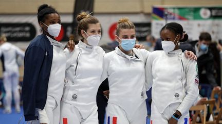 Les épéistes françaises lors de l'étape de coupe du monde de Barcelone, le 13 février 2022. (JOAN VALLS / NURPHOTO)