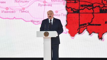 Le président biélorusse Alexandre Loukachenko lors d'un concert de charité à Minsk (Biélorussie), le 17 septembre 2021. (VIKTOR TOLOCHKO / SPUTNIK VIA AFP)