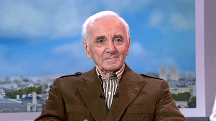 Charles Aznavour invité sur le plateau de France 2 pour présenter son nouvel album "Encores"
 (France 2 / Culturebox)