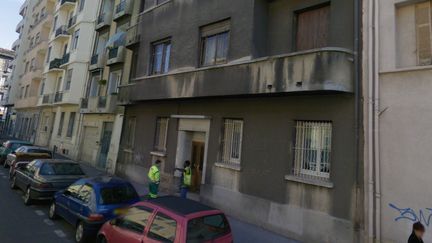 La macabre d&eacute;couverte a &eacute;t&eacute; faite dans un appartement de cet immeuble de la rue Jeanne de Chantal, &agrave; Marseille (Bouches-du-Rh&ocirc;ne), le 20 ao&ucirc;t 2012. (GOOGLE STREET VIEW)