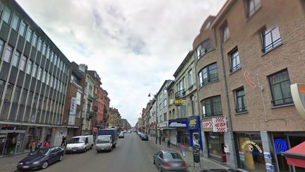 L'une des perquisitions a été menée chaussée de Gand, l'une des principales artères de la commune bruxelloise de Molenbeek. (GOOGLE STREET VIEW / FRANCETV INFO)