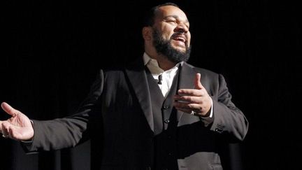 Dieudonné au théâtre de la Main d&#039;or à Paris (janvier 2012)
 (Patrick Kovarik / AFP)