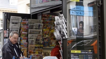 Un kiosque de presse à Paris (AFP - CLEMENS BILAN)