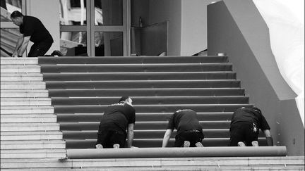 Installation du tapis rouge
 (Jean-François Lixon)