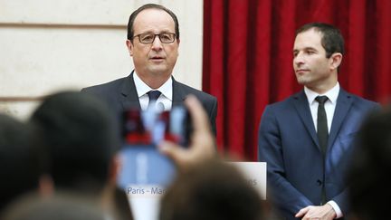 François Hollande et Benoît Hamon, le 15 juillet 2014 à l'Elysée (Paris). (PATRICK KOVARIK / AFP)