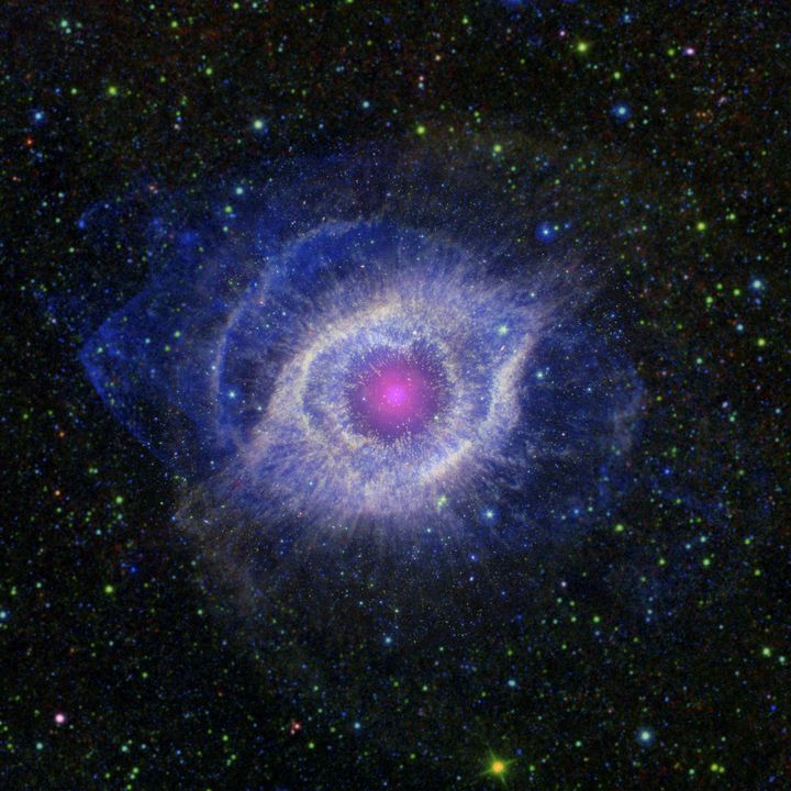 L'Helix Nebula se situe &agrave; 650 ann&eacute;es-lumi&egrave;res de la terre. (NASA / REUTERS)