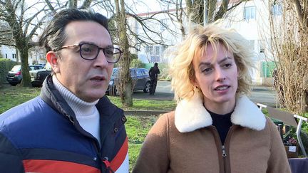 Les comédiens Olivier Sitruk et Sara Mortensen sur le tournage de "Mystères à l'école de gendarmerie" (France 3 Nouvelle Aquitaine)