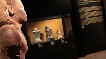 Issus de tombes ou de temples religieux, les sculptures, sarcophages et bijoux expos&eacute;s sont autant d'illustrations de l'expression artistique de cette p&eacute;riode. (ELODIE DROUARD / FTVI)