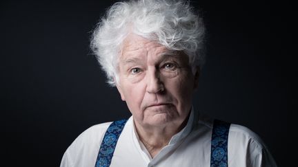 Portrait du&nbsp;réalisateur français Jean-Jacques Annaud à Paris le 9 mars 2022 (JOEL SAGET / AFP)