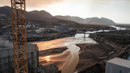 Une vue du Nil Bleu, au niveau du futur Grand barrage éthiopien de la Renaissance. D'une capacité de 6000 mégawatts, il va permettre à la population et aux entreprises du pays d'accéder à l'électricité.&nbsp; (EDUARDO SOTERAS / AFP)