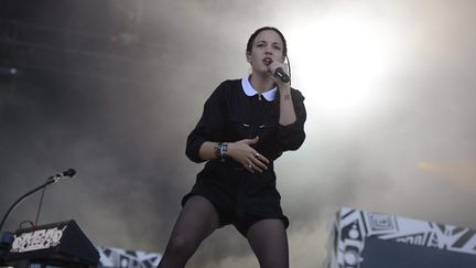 La chanteuse Jain joue sur les plus grandes scènes françaises son premier album "Zanaka", ici au festival des Vieilles Charrues en Bretagne 
 (PHOTOPQR/LE TELEGRAMME/MAXPPP)