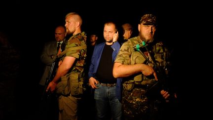 L'autoproclam&eacute; Premier ministre de la "R&eacute;publique" de Donetsk arrive sur les lieux du drame dans la soir&eacute;e. Les rebelles prorusses affirment ne pas &ecirc;tre &agrave; l'origine du drame. (DOMINIQUE FAGET / AFP)