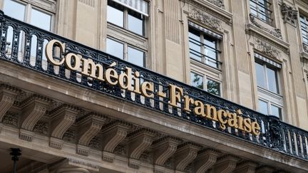 La façade la Comédie Française à Paris. Ses acteurs sont très actifs sur internet depuis le début de l'épidémie de Covid-19. (RICCARDO MILANI / HANS LUCAS)