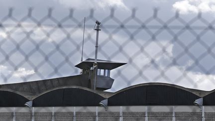 Vue extérieure d'un visiteur de la prison de Fleury-Merogis, au sud de Paris (Photo d'illustration). (YOAN VALAT / EPA)