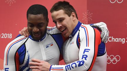 Romain Heinrich (à droite) et Dorian Hauterville (à gauche), aux JO d'hiver de&nbsp;Pyeongchang (Corée du sud) , le 19 février 2018. (MARK RALSTON / AFP)