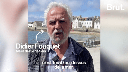 Sur la petite île de Sein, au large de la Bretagne, l’eau de mer est dessalée afin de devenir potable pour les 150 habitants à l’année. Didier Fouquet, le maire de l'île, détaille la méthode naturelle utilisée. (Brut.)