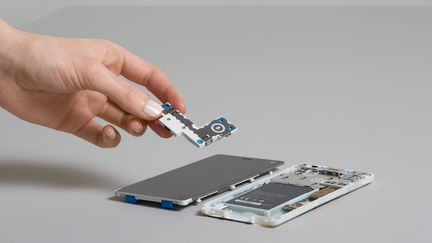 Les composants du Fairphone 2 peuvent être facilement remplacés (FAIRPHONE)