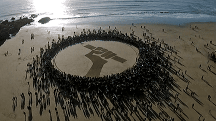 Royan, dimanche 11 janvier : l'hommage de J.ben aux victimes de Charlie Hebdo.
 (J.ben)