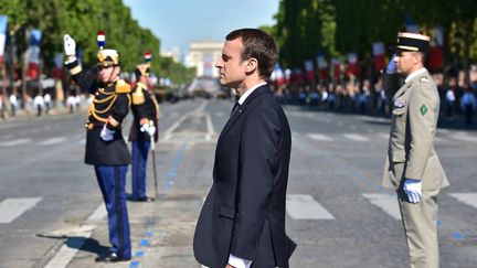 Emmanuel Macron sur les Champs-Elysées pour le défilé du 14-Juillet à Paris. (CHRISTOPHE ARCHAMBAULT / POOL)