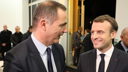 Gilles Simeoni, le président de l'executif Corse, avec Emmanuel Macron, le 6 février 2018, à Ajaccio.&nbsp; (LUDOVIC MARIN / POOL)