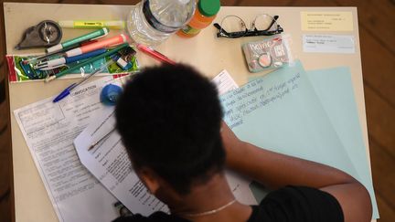 Un étudiant en examen à Strasbourg. (FREDERICK FLORIN / AFP)