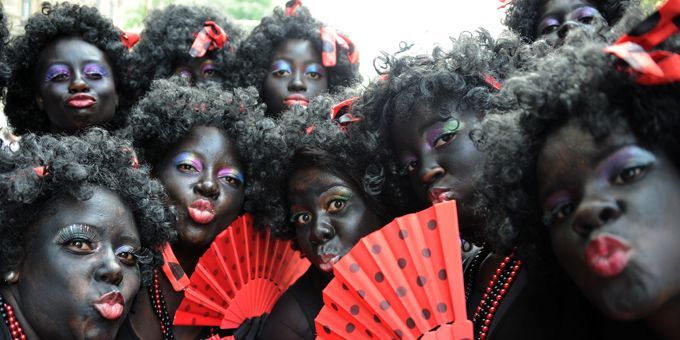 Bisous bisous des fêtards du Bola Preta de Rio, le 9 février 2013.
 (VANDERLEI ALMEIDA / AFP)