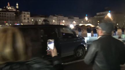 Le cortège d'Emmanuel Macron au Puy-en-Velay, mardi 4 décembre 2018. (GILLES GALLINARO / RADIO FRANCE)