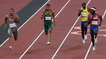 Le Canadien André de Grasse&nbsp;a signé le meilleur temps des demi-finales de 200 m aux Jeux olympiques de Tokyo, le 3 août 2021. (GIUSEPPE CACACE / AFP)