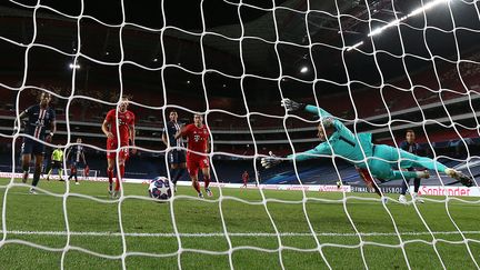 L'attaquant du Bayern Munich Kingsley Coman&nbsp;marque l'unique but de la finale de ligue des Champions face au&nbsp;PSG à la 59e minute, le 23 août 2020 à Lisbonne (Portugal). (MIGUEL A. LOPES / POOL)