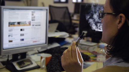 Illsutration, cigarette électornique.&nbsp; (DOMINIQUE FAGET / AFP)