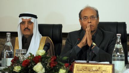 L'un des princes arrêtés, Ahmed ben Abdelaziz al-Saoud (à gauche), le 14 mars 2012 à Tunis (Tunisie). (FETHI BELAID / AFP)