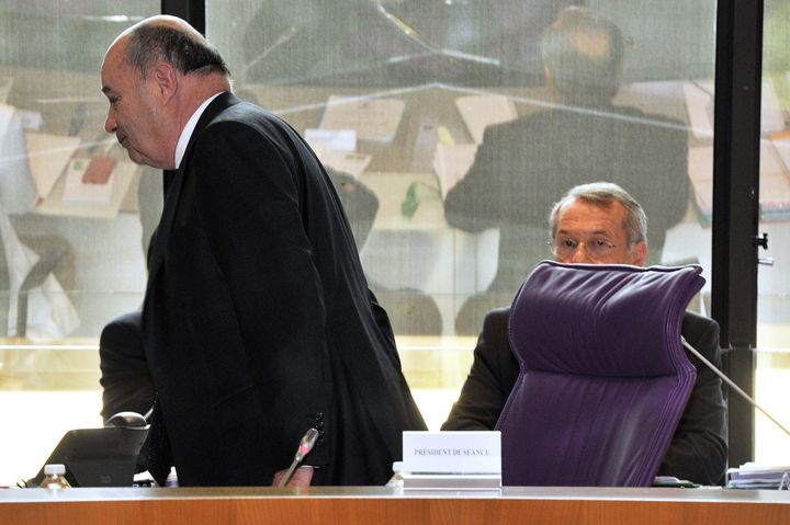 Défait, Jean-Michel Baylet abandonne son siège de président du conseil départemental du Tarn-et-Garonne, à Montauban, le 2 avril 2015. (PASCAL PAVANI / AFP)