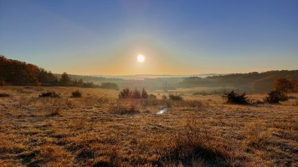 Lever de soleil sur la vallée du Célé (E. LECONTE / LOT TOURISME)