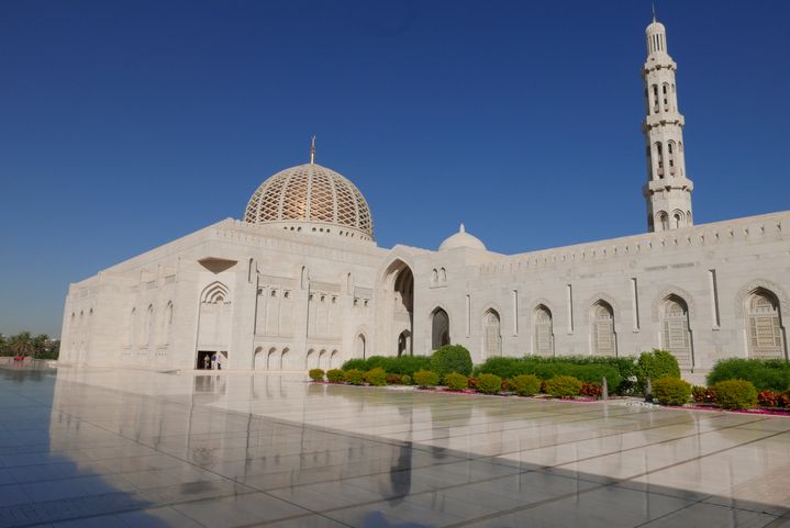 La grande mosquée du Sultan Qabus près de Mascate. Inaugurée en 2001, elle possède&nbsp;le plus grand tapis fait main d'une seule pièce (70 x 60&nbsp;mètres)  (Photo Emmanuel Langlois)