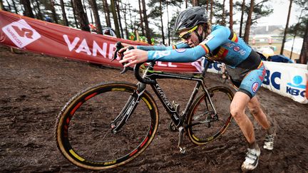 La cycliste belge Femke Van den Driessche lors&nbsp;des championnats du monde de cyclo-cross, à&nbsp;Heusden-Zolder, en Belgique, le 30 janvier 2016.&nbsp; (BELGA / AFP)