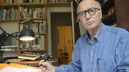 Le dessinateur de presse George Wolinski, chez lui, en 2014.
 (Ulf Andersen / Aurimages / AFP)