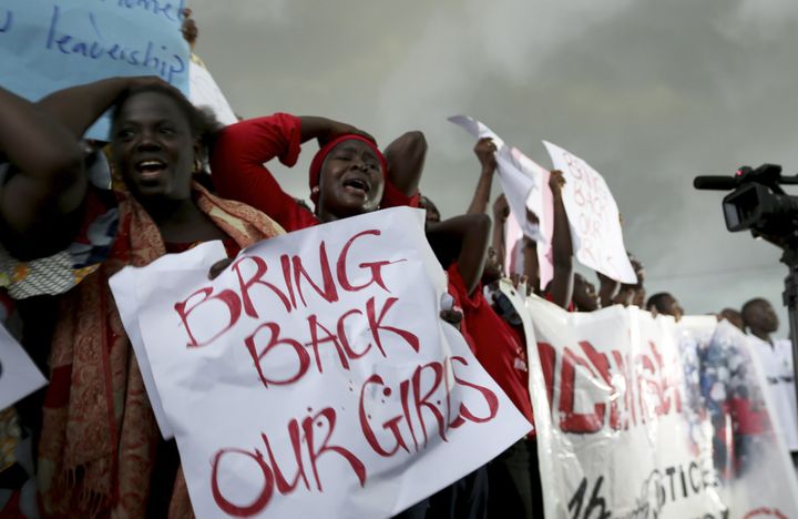 Des femmes demandent aux autorit&eacute;s de retrouver les lyc&eacute;ennes enlev&eacute;es, lors d'une manifestation devant le Parlement, &agrave; Abuja, la capitale du Nigeria, le 30 avril 2014. (AFOLABI SOTUNDE / REUTERS)