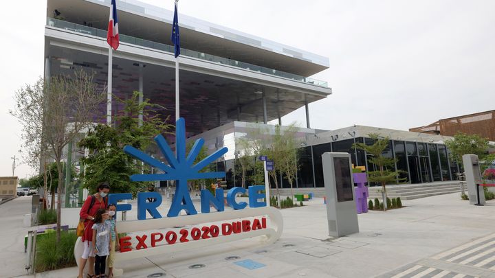 Dubaï a ouvert son Expo 2020 le 30 septembre 2021 avec une cérémonie impressionnante de lumières et de feux d'artifice. Ici le pavillon français.&nbsp; (GIUSEPPE CACACE / AFP)